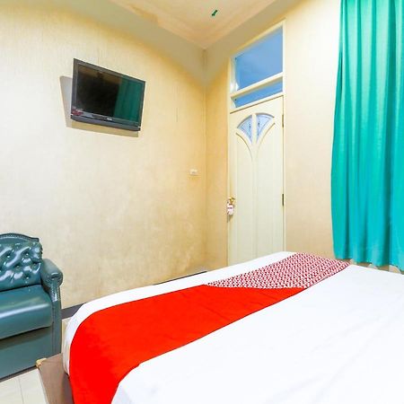 Oyo 90788 Nillo Hotel Kebumen Екстер'єр фото